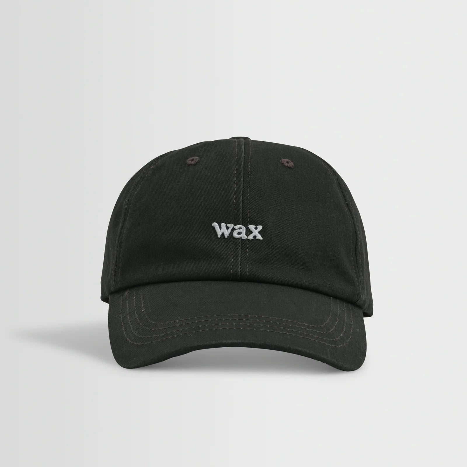 Sort Spencer sport cap fra Wax London i vaskede bomuldsmaterialer, afslappet og sporty design med justerbart bånd.