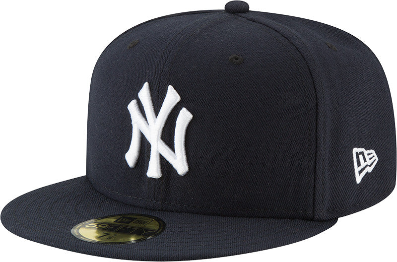 Navy New Era 59FIFTY Fitted Cap med New York Yankees logo, justeret pasform og flat top.