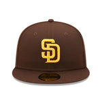 New Era 59FIFTY fitted cap til San Diego Padres i brunt, autentisk on-field design, sporty og stilfuld hovedbeklædning