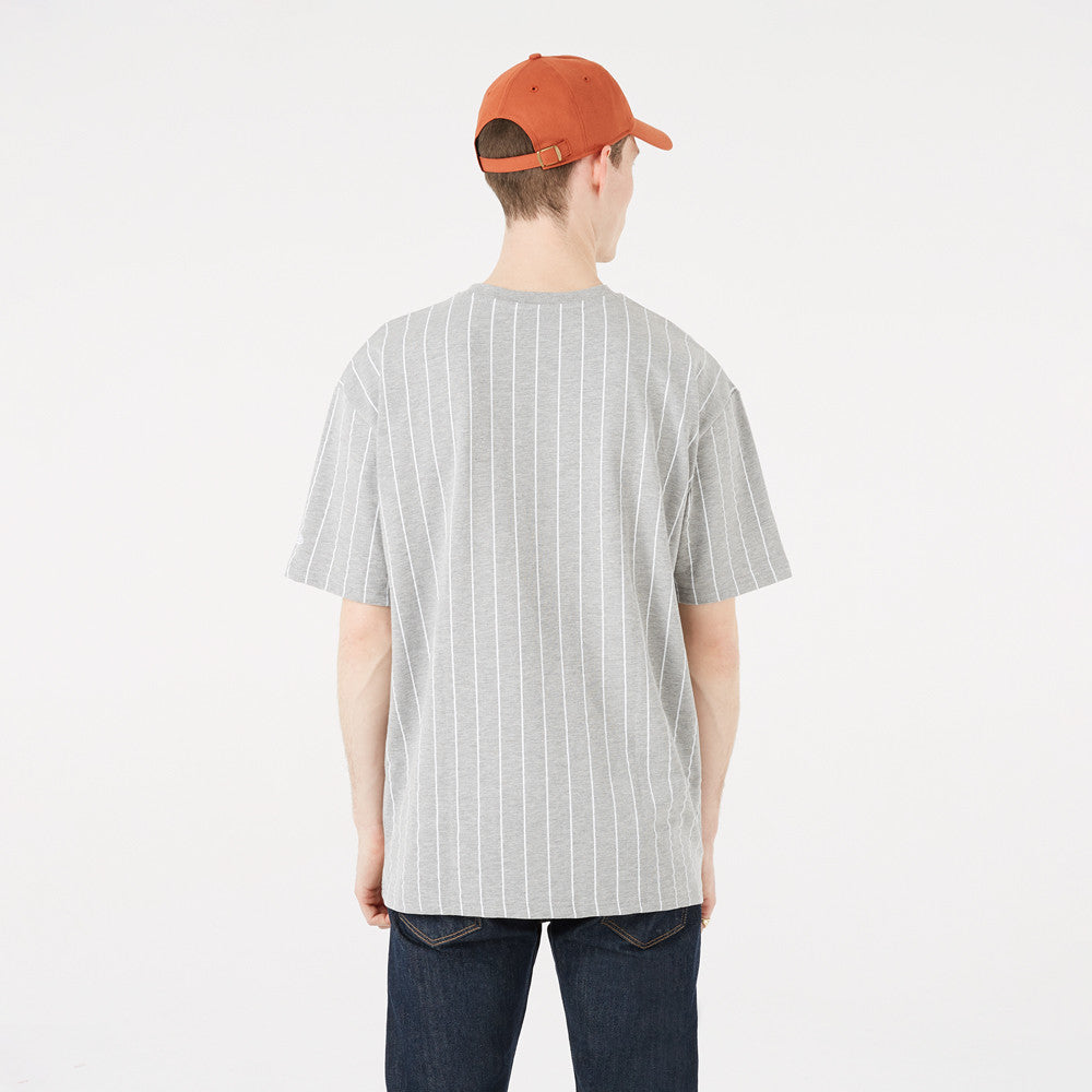New Era Oversized Pinstripe Tee - Grå - Headz Up 