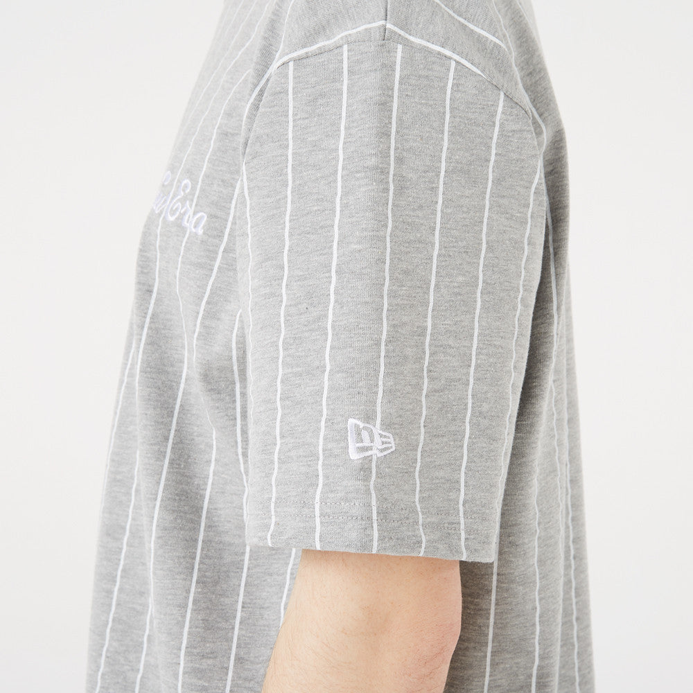 New Era Oversized Pinstripe Tee - Grå - Headz Up 