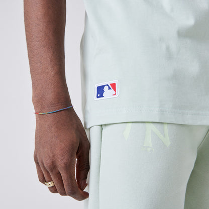 New Era - MLB League Essentials T-Shirt - New York Yankees - Soft Grass - Headz Up 