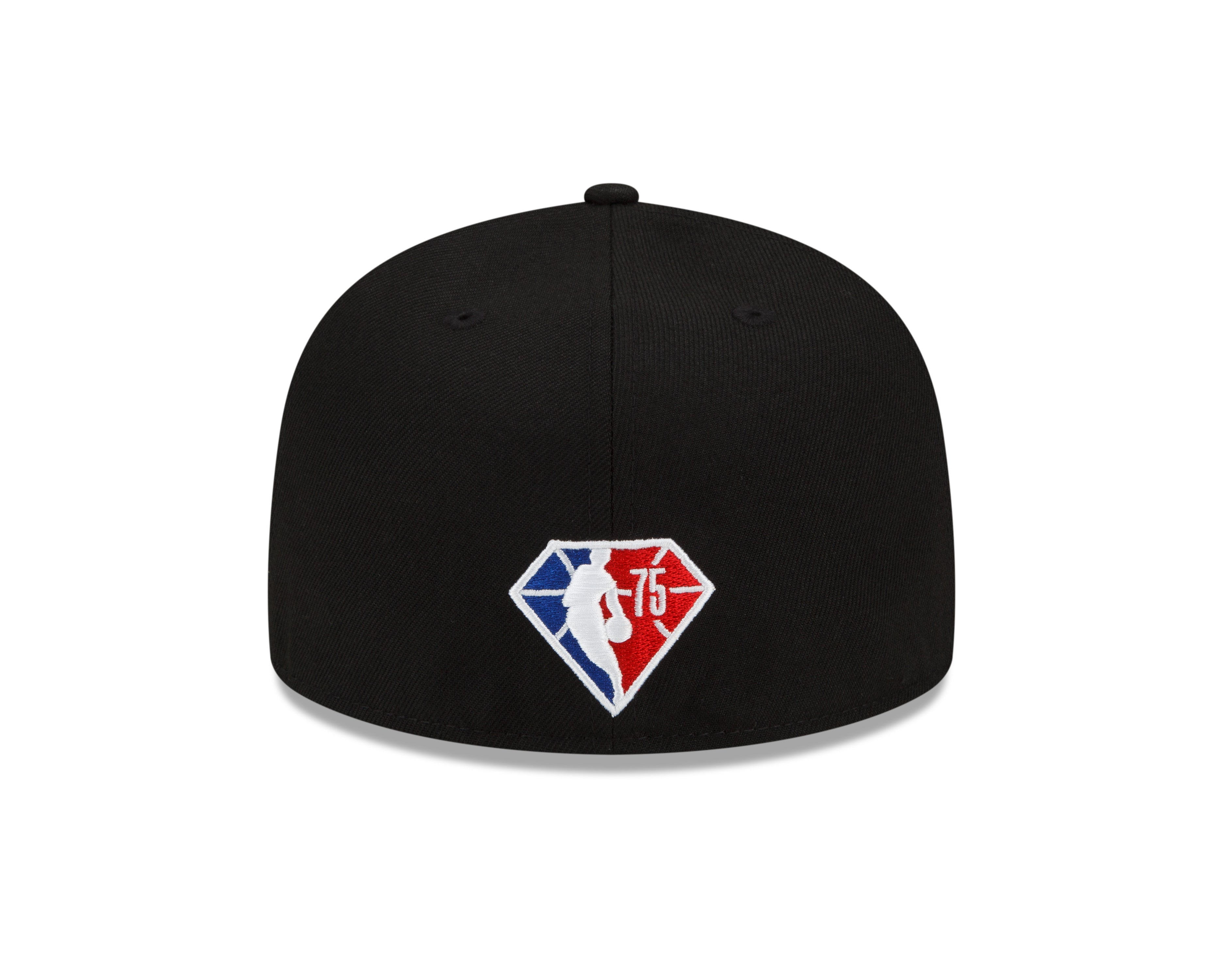 Sort New Era New York Knicks NBA21 City ALT 59Fifty kasket med flat top og logo, foran på hovedet.