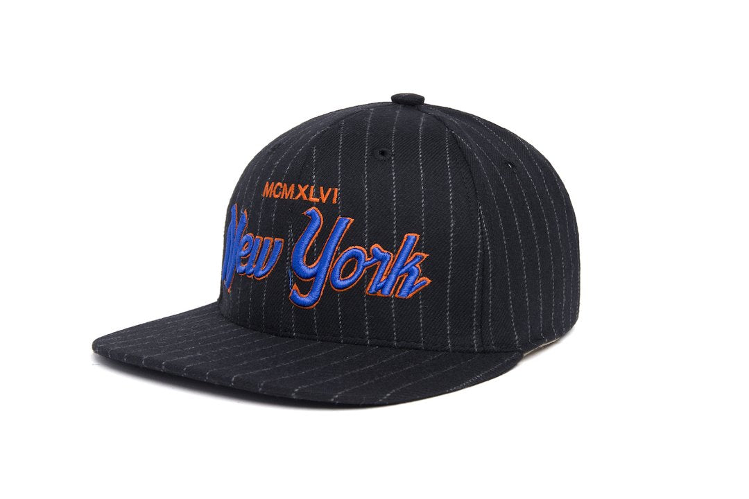 The DTC Chalk Pinstripe MCMXL VI New York - Sort/hvid Pinstripe - Headz Up 