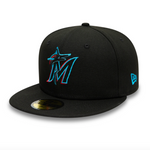 Sort New Era Miami Marlins on-field 59Fifty fitted cap med logo og sportlig design.
