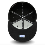 Sort New Era Miami Marlins 59Fifty fittet on-field cap med logo og detaljer, perfekt til fans og samlere.