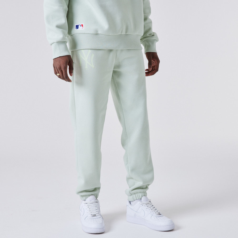New Era MLB League Essential Joggers New York Yankees - Soft Grass - Headz Up 